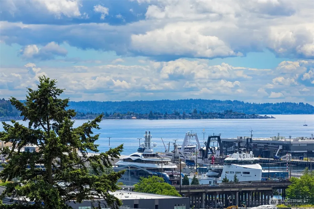 2219 13th Avenue W Seattle WA 98119