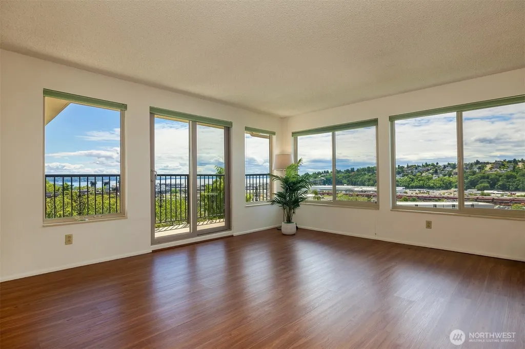 2219 13th Avenue W Seattle WA 98119