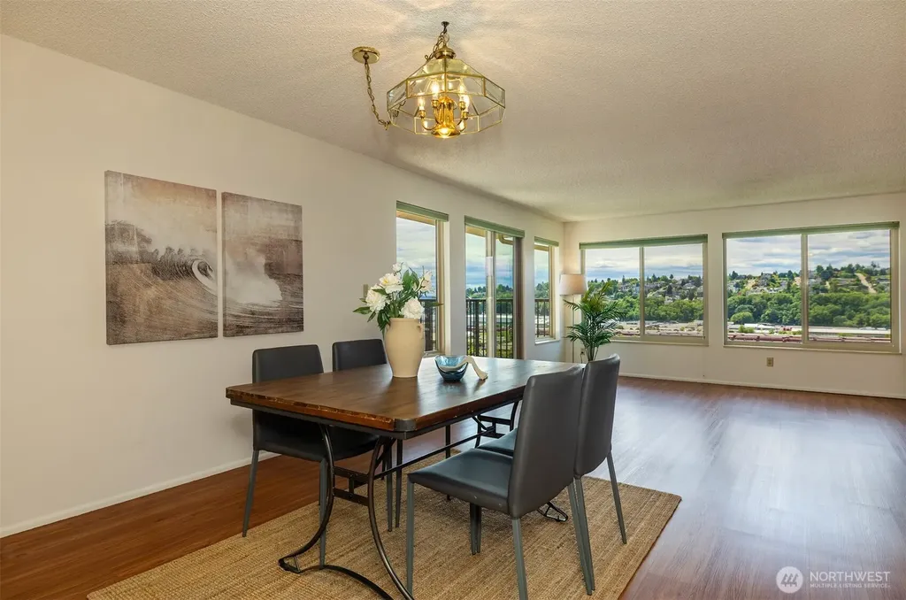 2219 13th Avenue W Seattle WA 98119