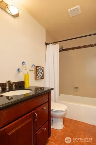 2219 13th Avenue W Seattle WA 98119
