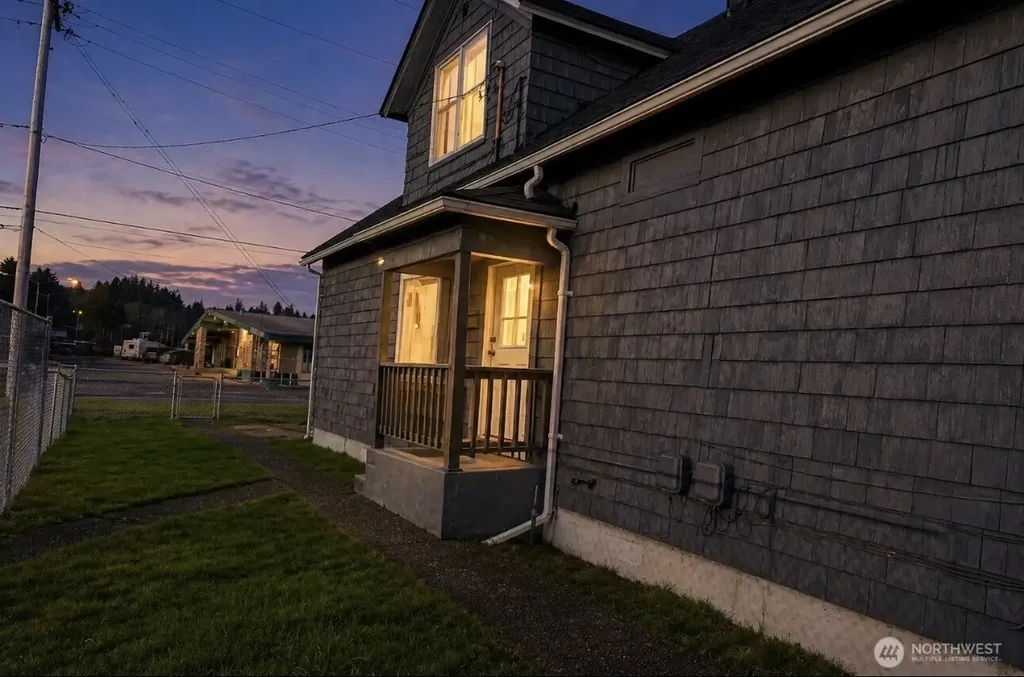 909 E 2nd Street Aberdeen WA 98520