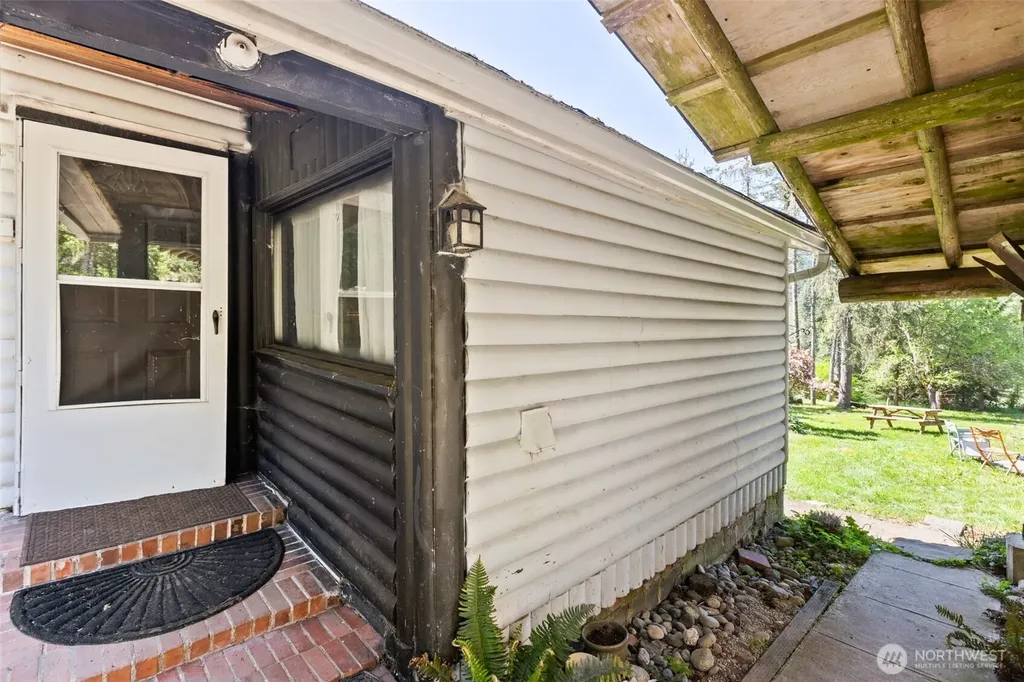 2252 Black Diamond Road Port Angeles WA 98363