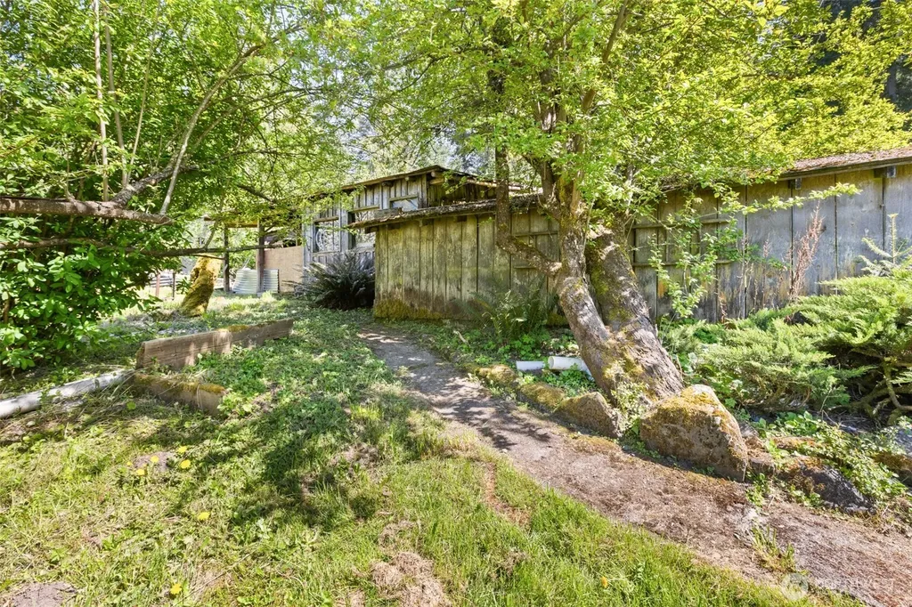 2252 Black Diamond Road Port Angeles WA 98363