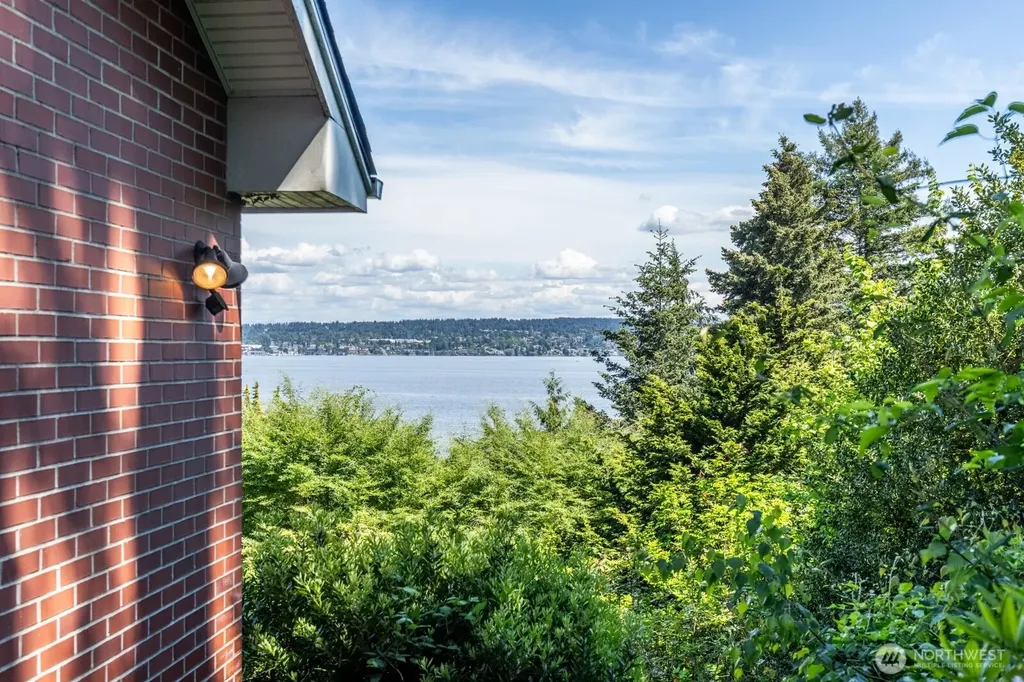 6681 NE Windermere Street Seattle WA 98115