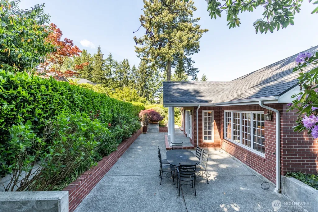 6681 NE Windermere Street Seattle WA 98115