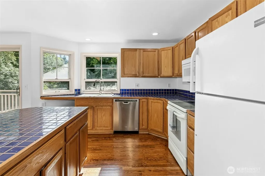 18901 61 Avenue NE Kenmore WA 98028