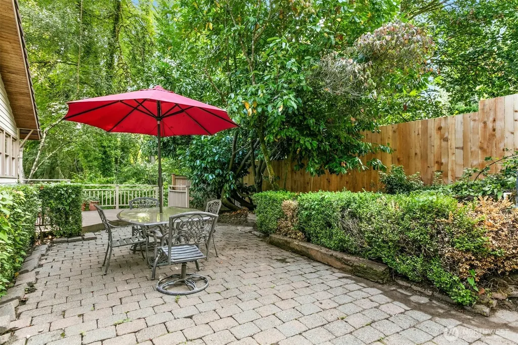 18901 61 Avenue NE Kenmore WA 98028