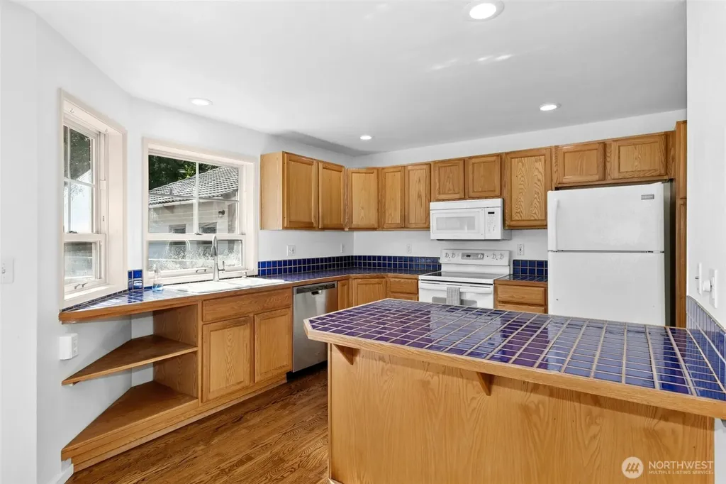 18901 61 Avenue NE Kenmore WA 98028