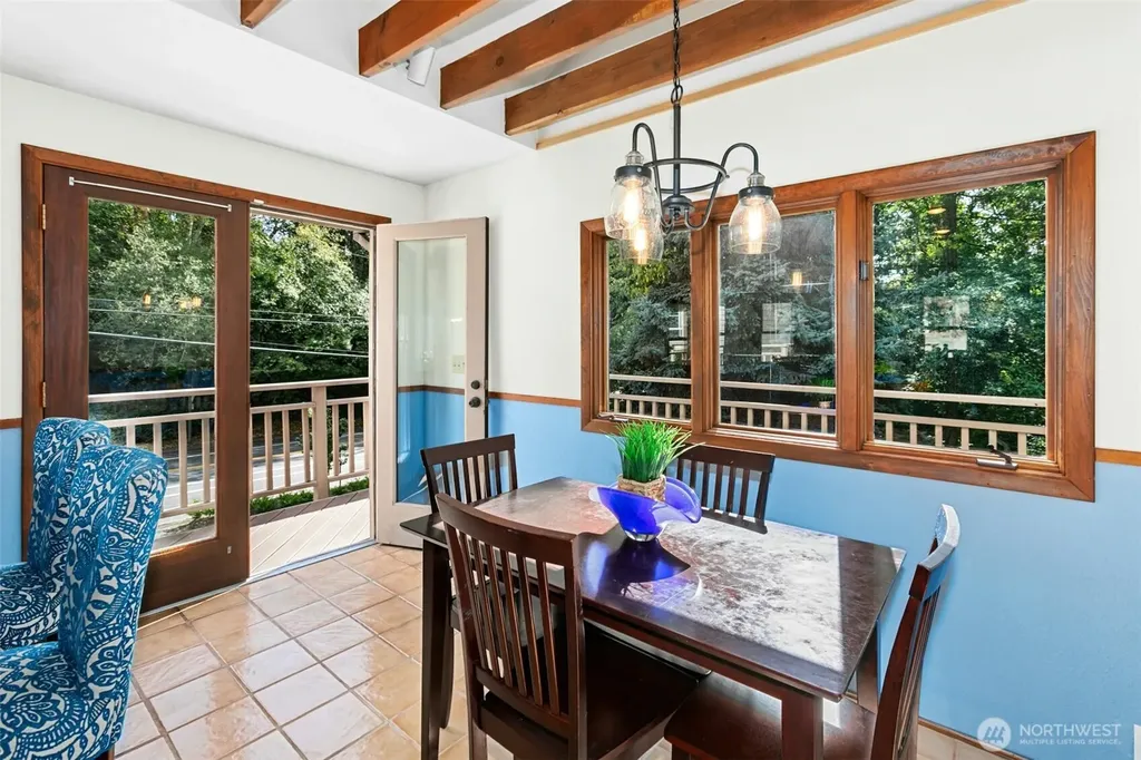 18901 61 Avenue NE Kenmore WA 98028