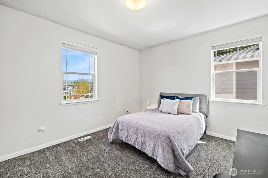 32943 Ash Avenue SE Black Diamond WA 98010