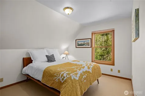 7200 NE Day Road W Bainbridge Island WA 98110