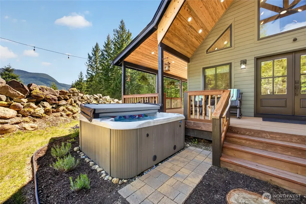 281 Cannon Road Packwood WA 98361