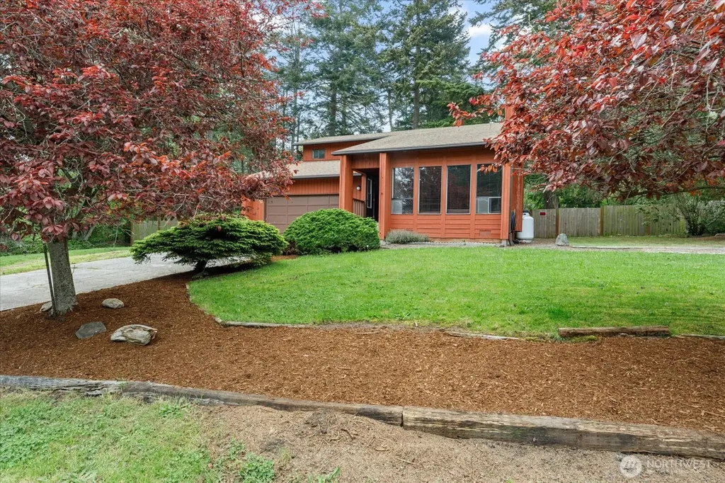 2190 Norcliffe Way Oak Harbor WA 98277