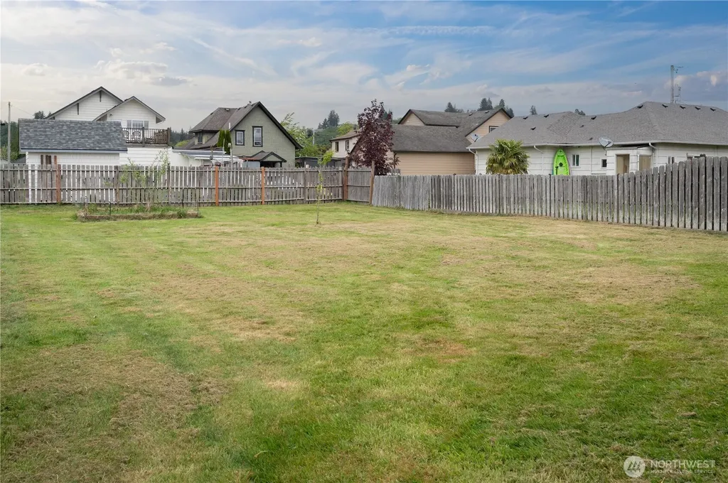 912 1st Street Hoquiam WA 98550