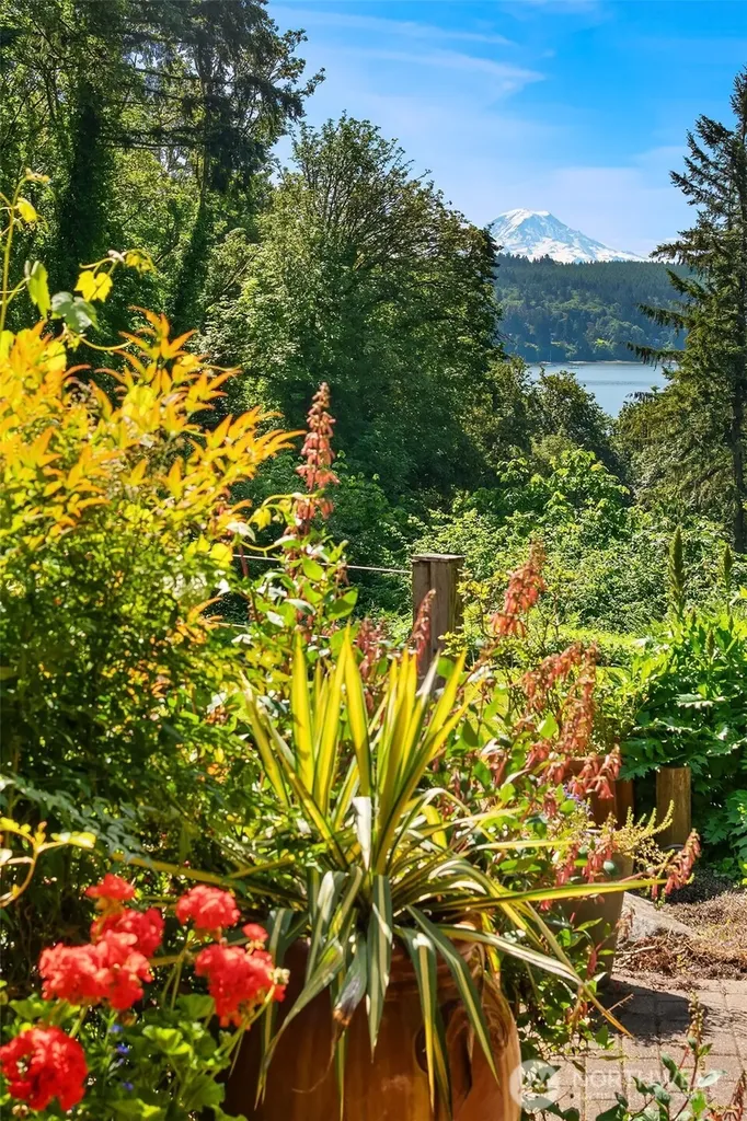 10801 SW 238th Street Vashon WA 98070