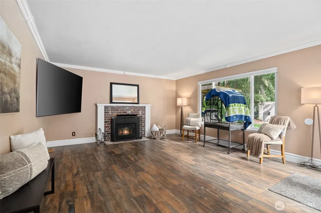 4957 Lakeview Place SE Port Orchard WA 98367
