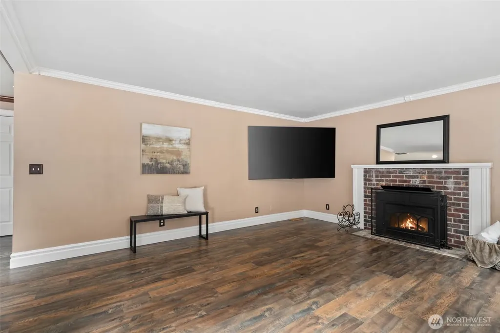 4957 Lakeview Place SE Port Orchard WA 98367