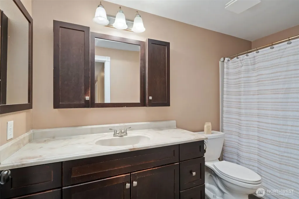 4957 Lakeview Place SE Port Orchard WA 98367