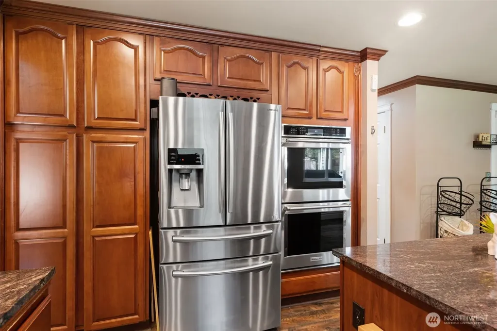 4957 Lakeview Place SE Port Orchard WA 98367