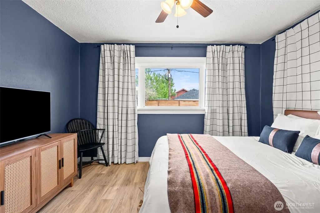 809 Sumner Avenue Sumner WA 98390