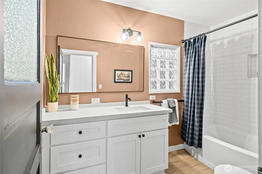 809 Sumner Avenue Sumner WA 98390