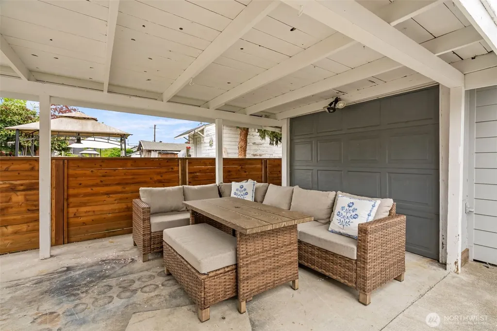 809 Sumner Avenue Sumner WA 98390