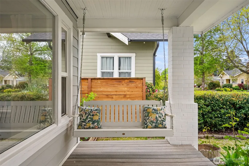 809 Sumner Avenue Sumner WA 98390