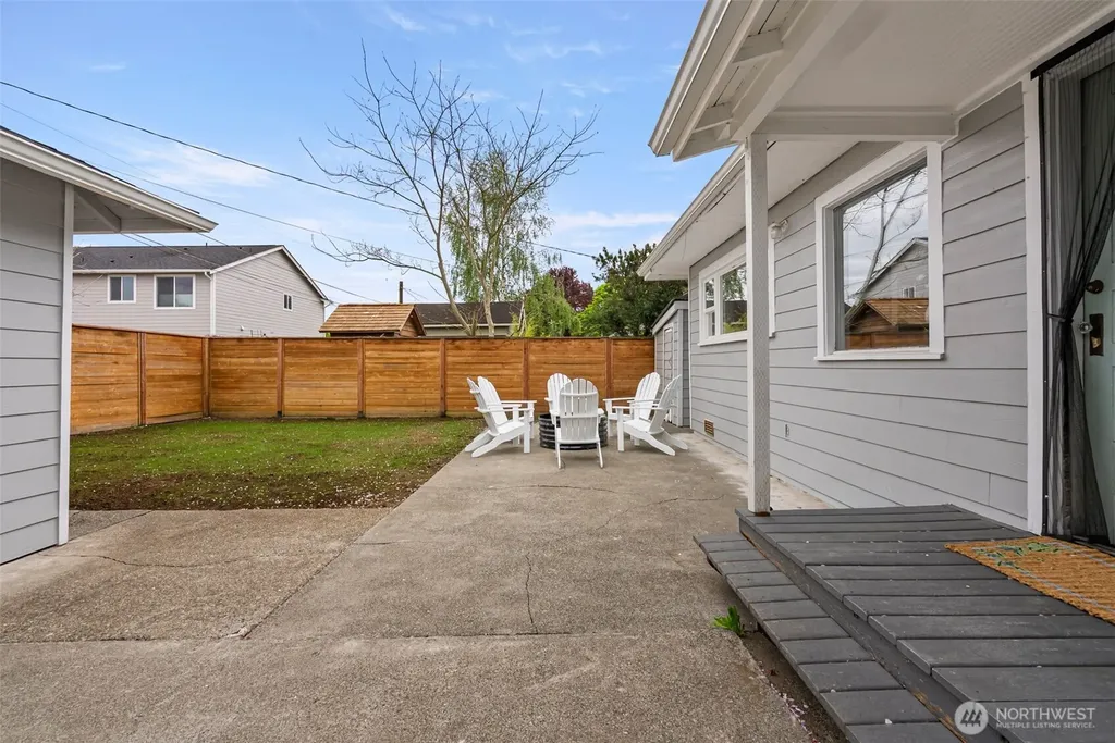 809 Sumner Avenue Sumner WA 98390