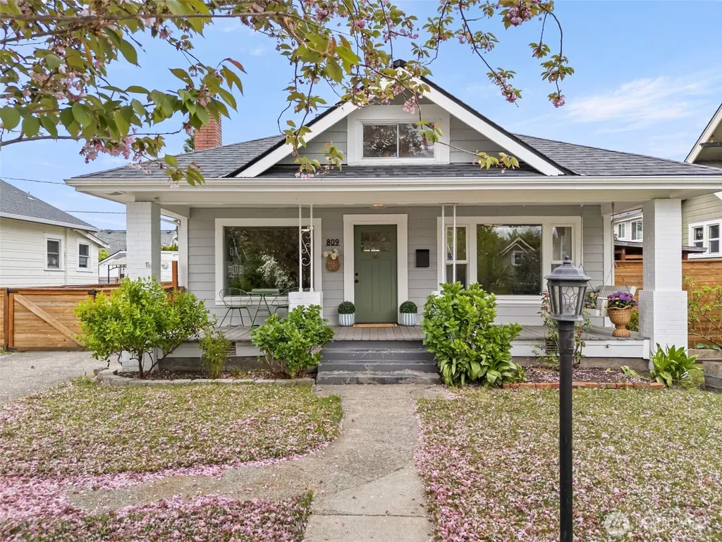 809 Sumner Avenue Sumner WA 98390