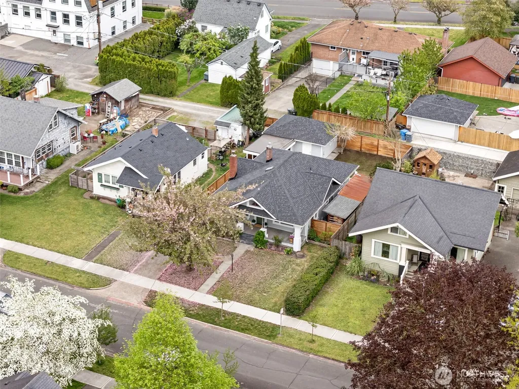 809 Sumner Avenue Sumner WA 98390