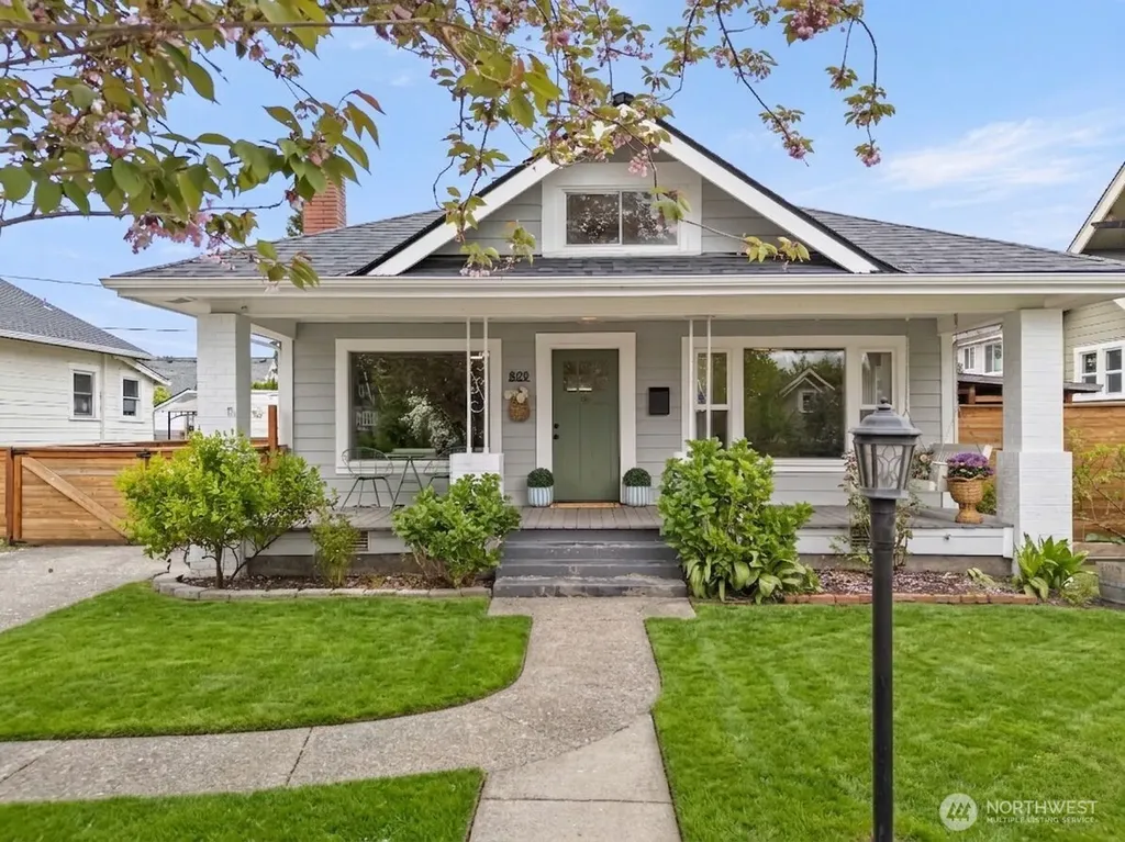 809 Sumner Avenue Sumner WA 98390