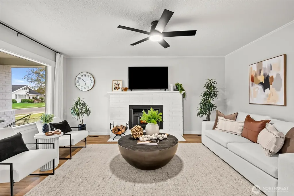 809 Sumner Avenue Sumner WA 98390