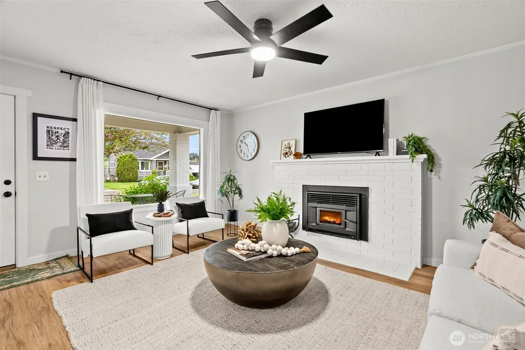 809 Sumner Avenue Sumner WA 98390
