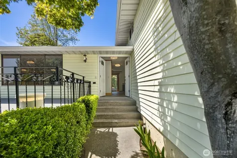 20027 106th Avenue NE Bothell WA 98011