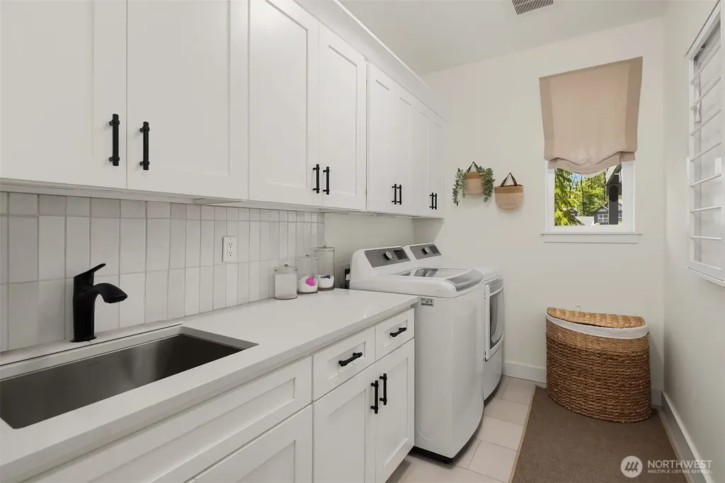 5672 Garibaldi Way Blaine WA 98230