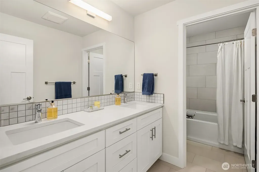 5672 Garibaldi Way Blaine WA 98230