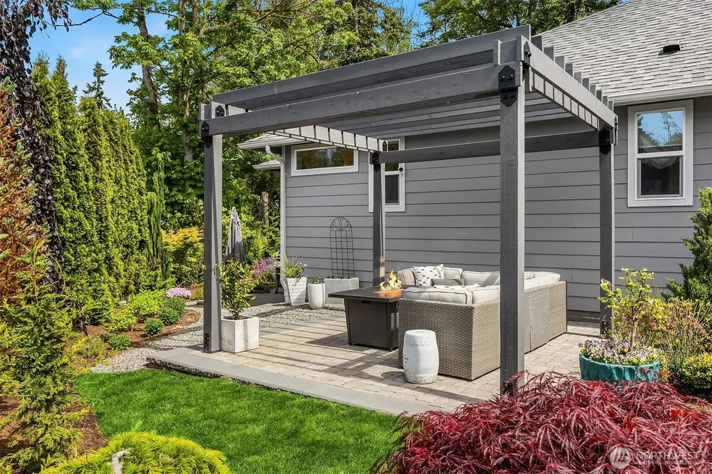 5672 Garibaldi Way Blaine WA 98230