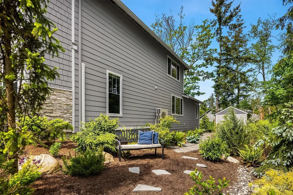 5672 Garibaldi Way Blaine WA 98230
