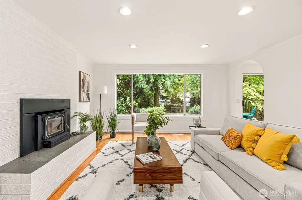 10758 Ashworth Avenue N Seattle WA 98133