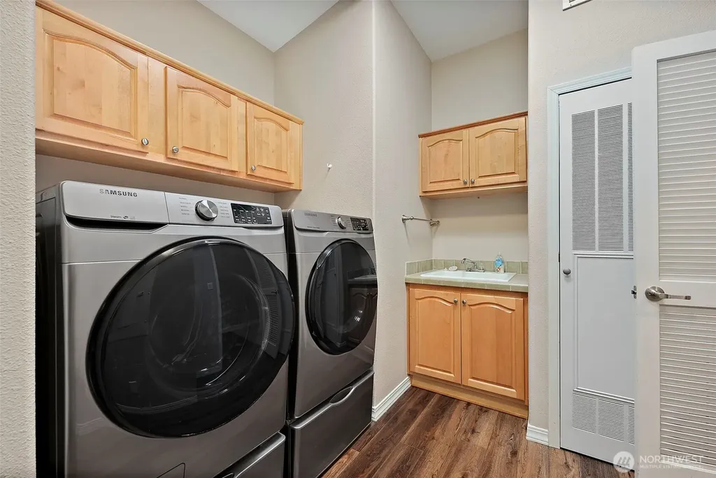 21819 SE 275th Place Maple Valley WA 98038
