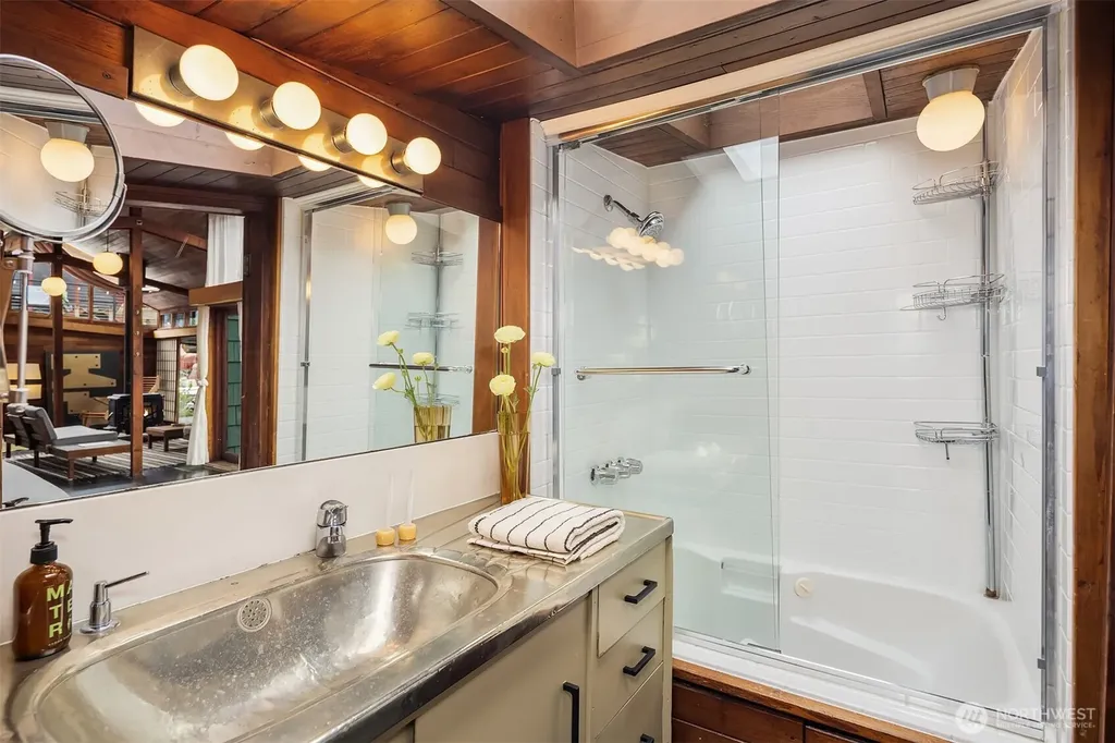 3130 Portage Bay Place E Seattle WA 98102