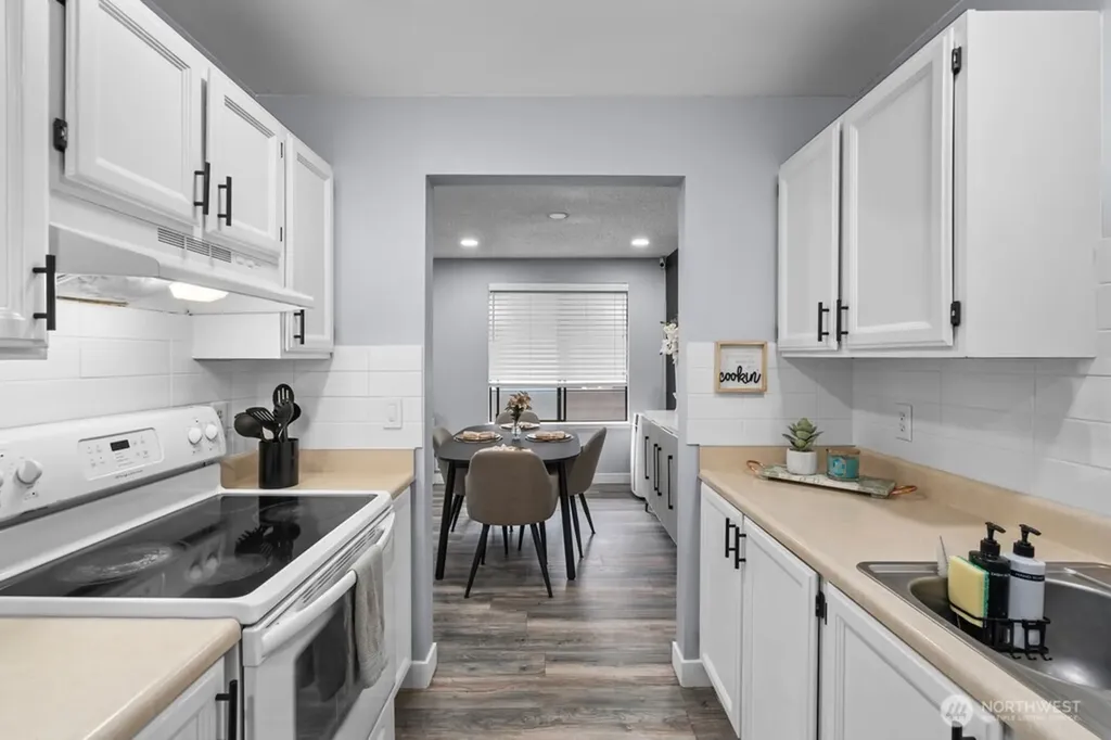 1826 S 330th Federal Way WA 98003