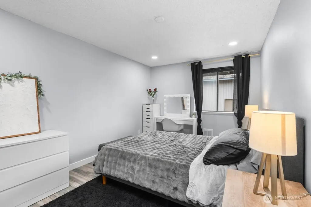 1826 S 330th Federal Way WA 98003