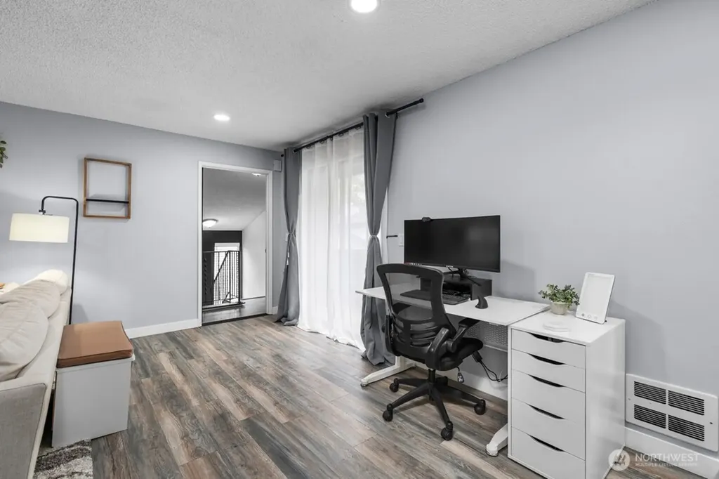 1826 S 330th Federal Way WA 98003