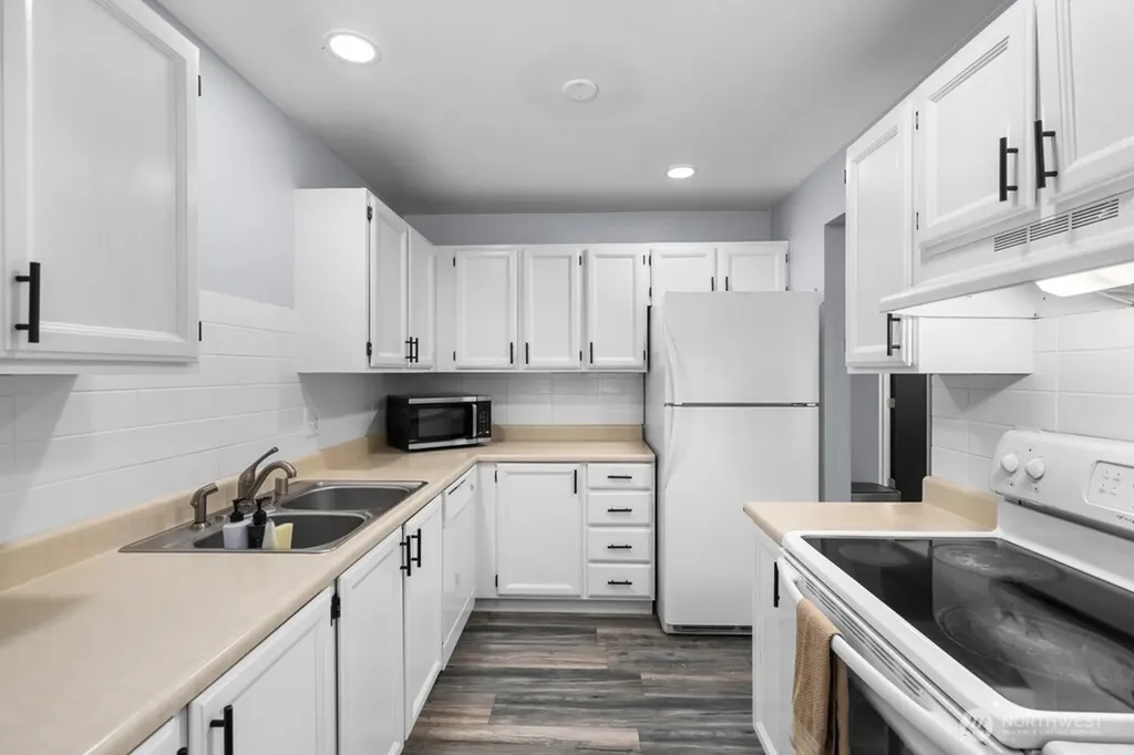 1826 S 330th Federal Way WA 98003