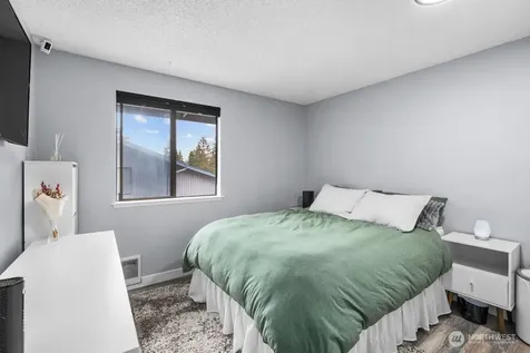 1826 S 330th Federal Way WA 98003
