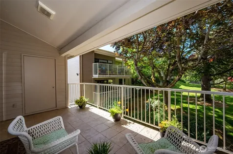 6343 Sand Point Way NE Seattle WA 98115