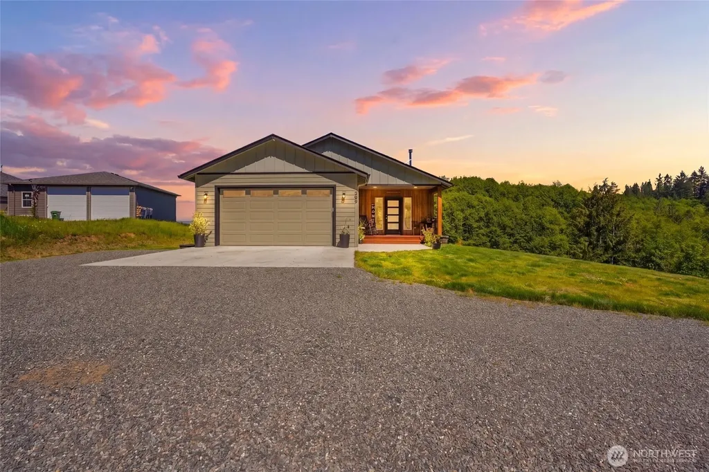 200 Red Hawk Drive Castle Rock WA 98611