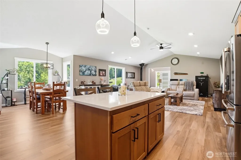 200 Red Hawk Drive Castle Rock WA 98611