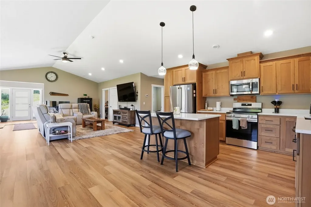 200 Red Hawk Drive Castle Rock WA 98611